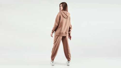 Красивый и теплый костюм большого размера: особенности выбора