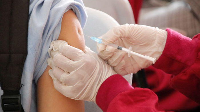 В Украине ввели вакцинацию бустерной дозой