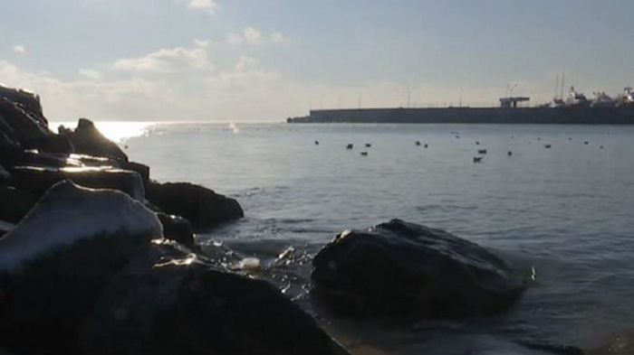 В Одессе из-за холода «закипело» море (видео)