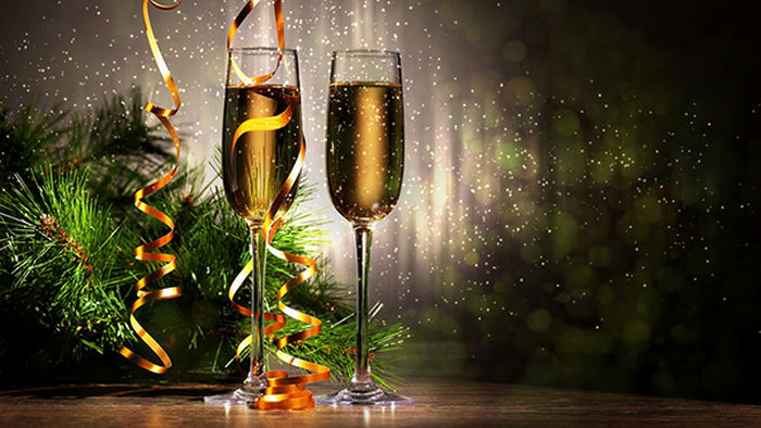 С чем пить шампанское на Новый год, а какая еда убьет его вкус