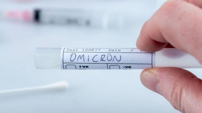 Британский врач назвал два симптома Омикрон-штамма у привитых