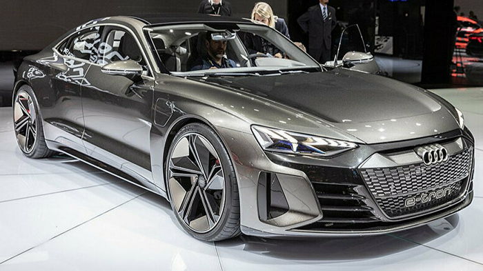 Audi форсирует переход на батарейные электромобили