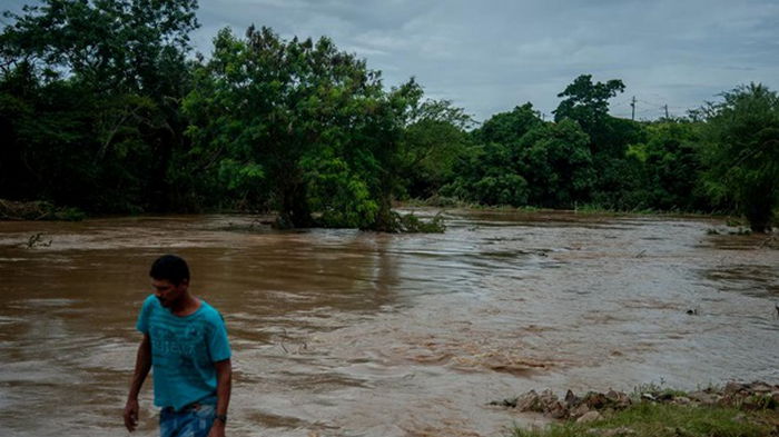 Появилось видео разрушительного наводнения в Бразилии