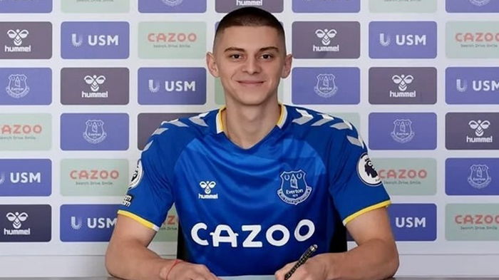 Официально: Миколенко перешел в Эвертон