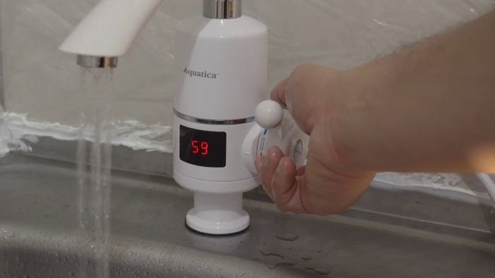 Особенности и разновидности проточных водонагревателей на кран от бренда Aquatica
