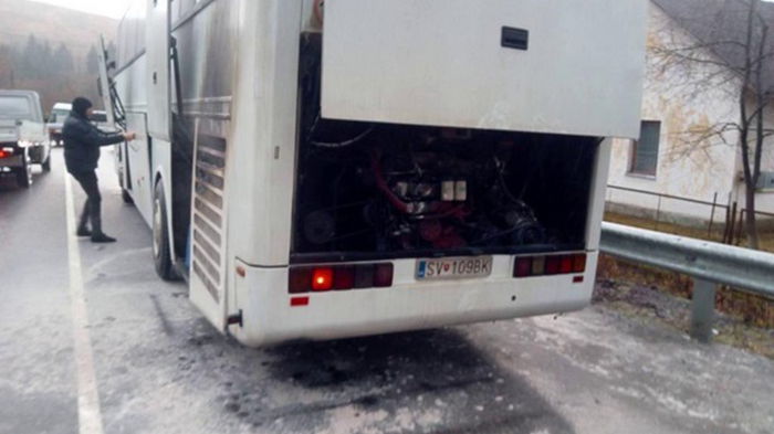 На Закарпатье загорелся туристический автобус с людьми