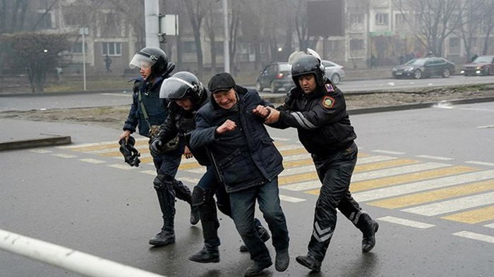 В Казахстане по всей стране ввели режим ЧП