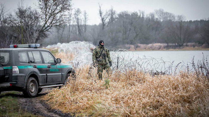 Мигранты с петардами пытались штурмовать польско-белорусскую границу