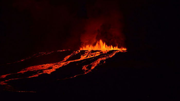 На Галапагосах началось извержение вулкана
