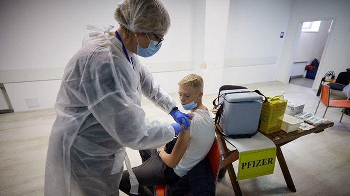 Минздрав назвал сроки COVID-вакцинации детей от пяти лет