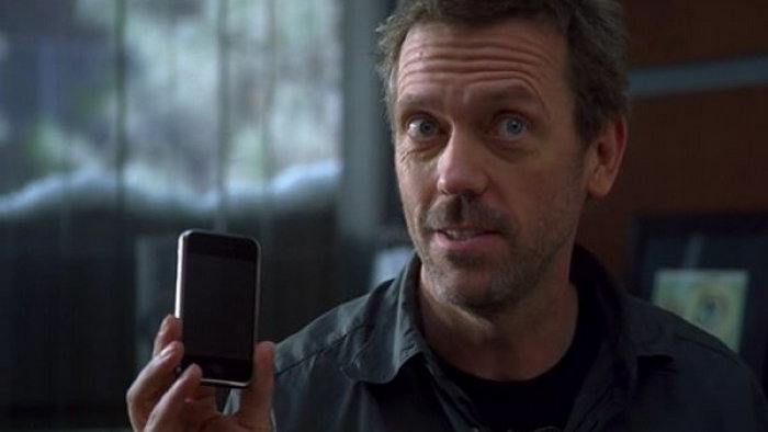 Телефоны Apple iPhone: что общего между сериалами «Доктор Хаус» и «Наша Russia»?