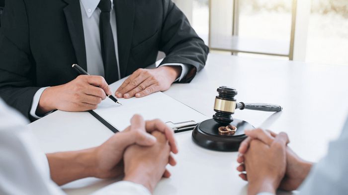 Почему стоит обращаться к адвокату по имущественным спорам