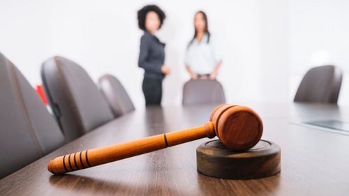 Когда стоит обратиться к проверенному адвокату?