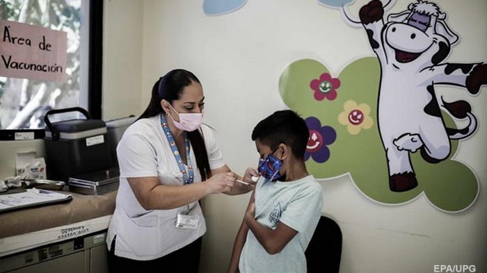 В Бразилии у ребенка после вакцинации остановилось сердце — СМИ