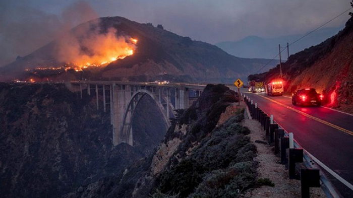 В США снова пылают масштабные лесные пожары (фото)