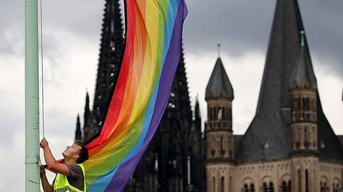 В Германии представители церкви совершили массовый каминг-аут