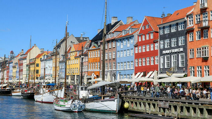 Дания первой среди стран ЕС снимает карантинные ограничения