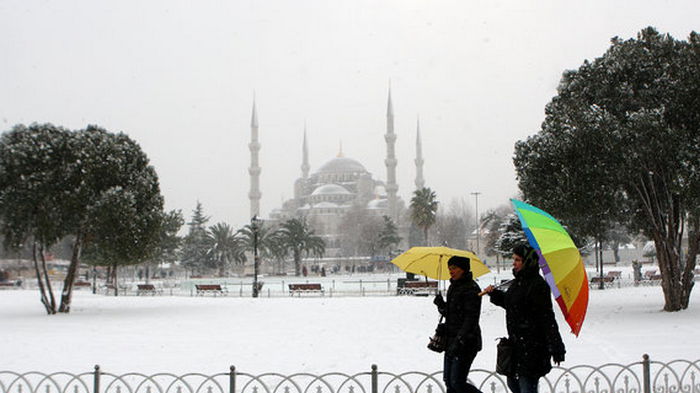 Украинцы застряли в Стамбуле из-за снегопада, МИД помогает
