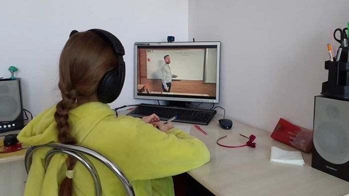 МОН рекомендовал отправить школы на дистанционку