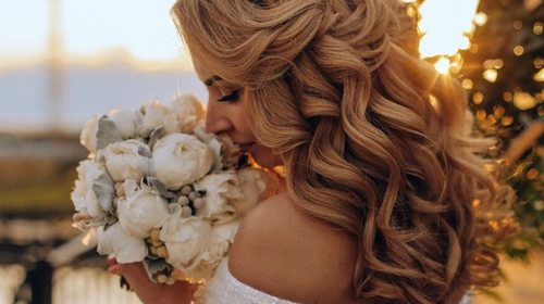 Как выбрать прическу на свадьбу под платье?