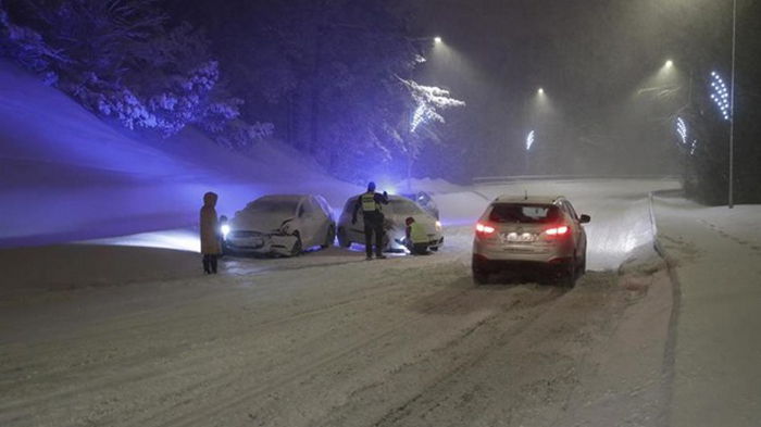 В Эстонии бушует снежная буря (фото)