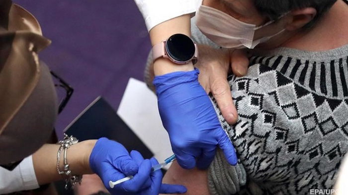 Средств на выплаты за бустер в бюджете пока нет — Минфин