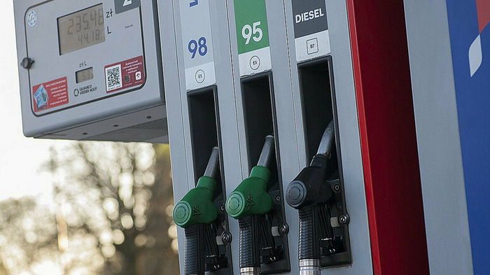 АЗС повысили цены на бензин и дизель