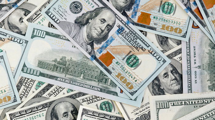 Курс доллара еще снизился. Итоги торгов на межбанке