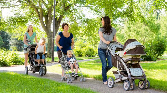 Как правильно выбрать детскую коляску?