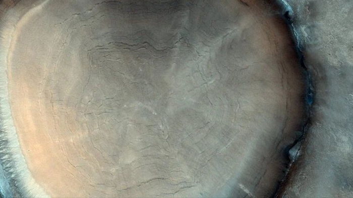 На Марсе обнаружили гигантский «пень» диаметром 8 км