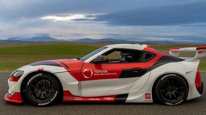 В Toyota автопилот научили эффектно дрифтовать (видео)