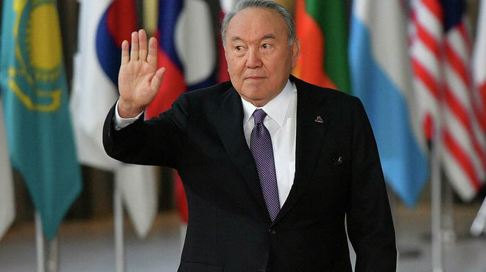 Назарбаева полностью лишили власти