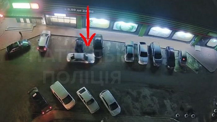 В Борисполе пьяный водитель повредил пять авто (видео)