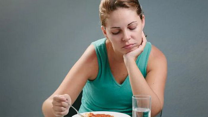Специалисты рассказали, о чем может говорить потеря аппетита и быстрое насыщение во время еды