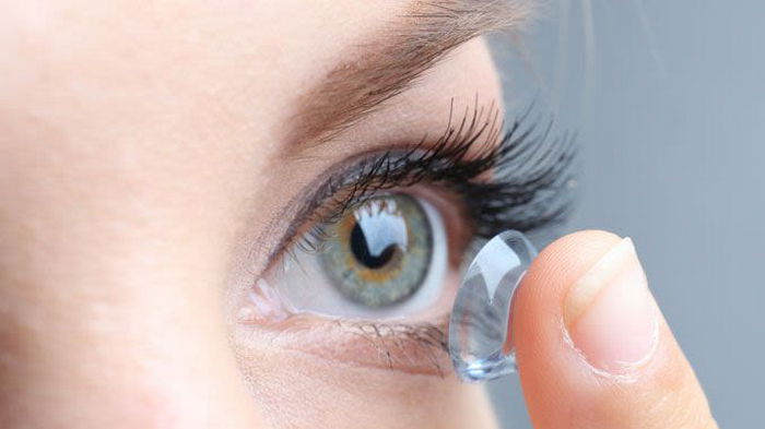 Врач развеяла популярный миф о контактных линзах