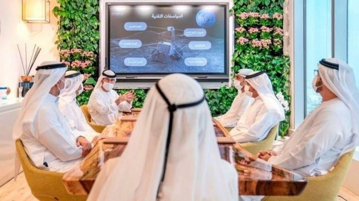 В ОАЭ постепенно отменяют коронавирусные ограничения