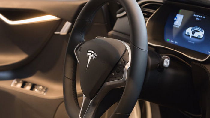 Tesla отзовет более 26 000 электрокаров из-за проблем с обогревом лобового стекла