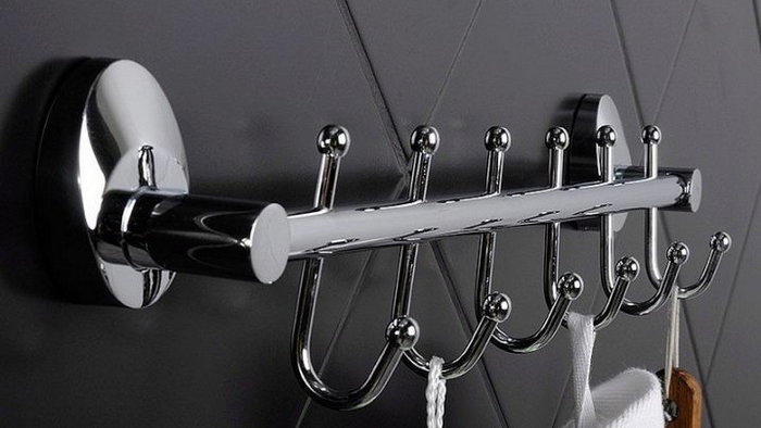 Крючки для ванной комнаты: разновидности