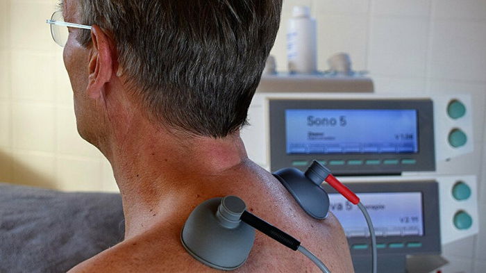 Причины боли между лопаток и чем она опасна