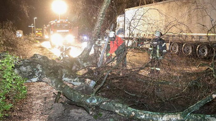 В Германии бушует ураган Иления (видео)