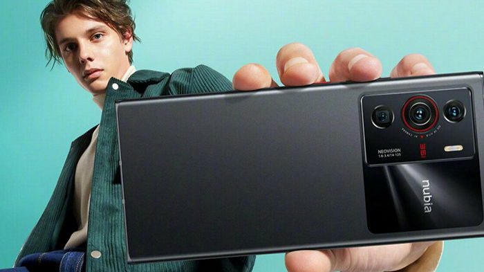 Раскрыт первый Android-смартфон с магнитной зарядкой (видео)