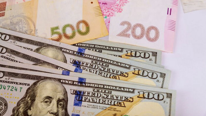В Украине ввели ограничения на операции с валютой