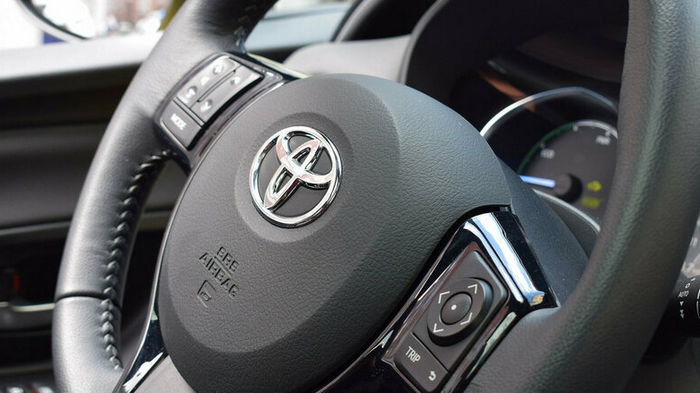 Toyota приостановит производство на девяти заводах