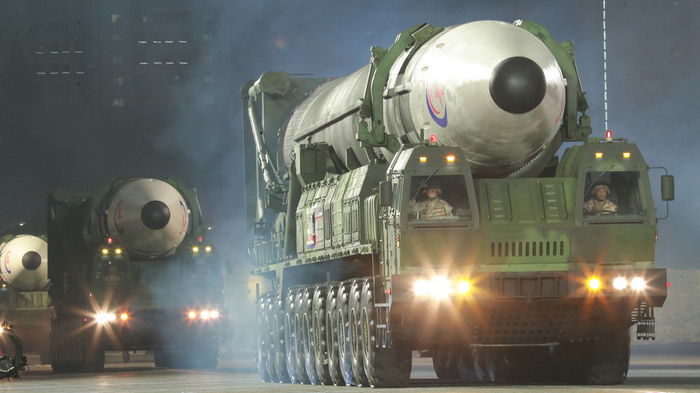 Ким показал ракеты для ядерного оружия, заявил о «наращивании арсенала» (видео)