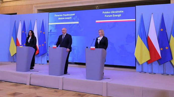Украина намерена в три раза увеличить поставки топлива из Польши