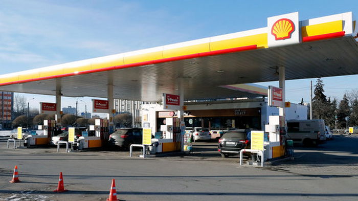 Shell продает сеть АЗС в России Лукойлу