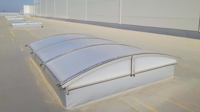 Зенітні ліхтарі для освітлення в Україні