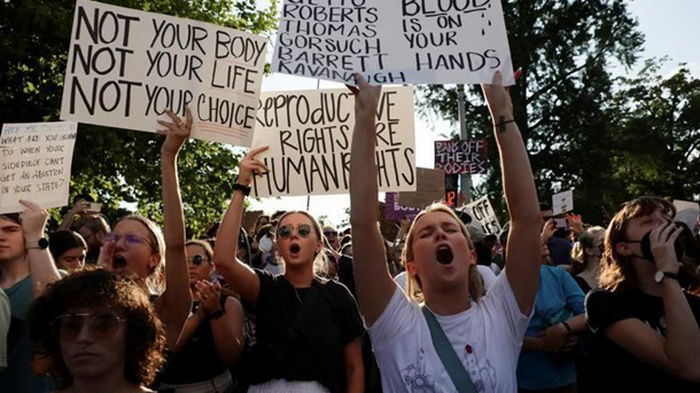 В США массово протестуют против запрета на аборты
