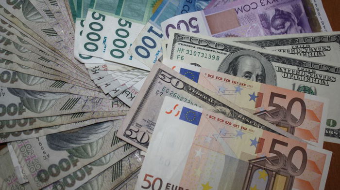 Гривна укрепилась. Официальный курс валют