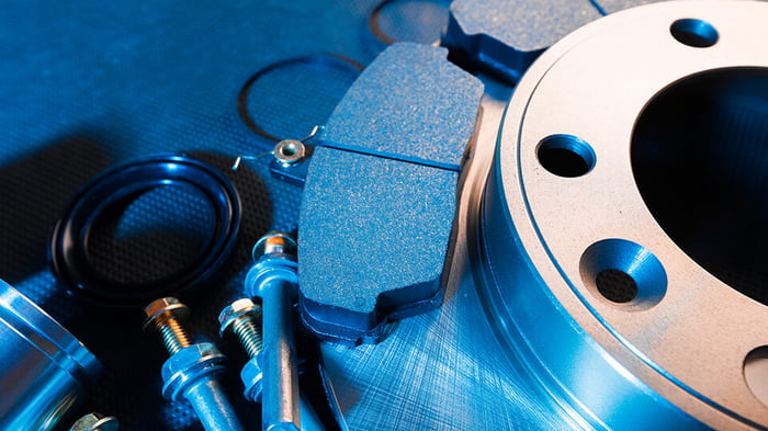 Какие тормозные колодки лучше: выбор среди недорогих решений